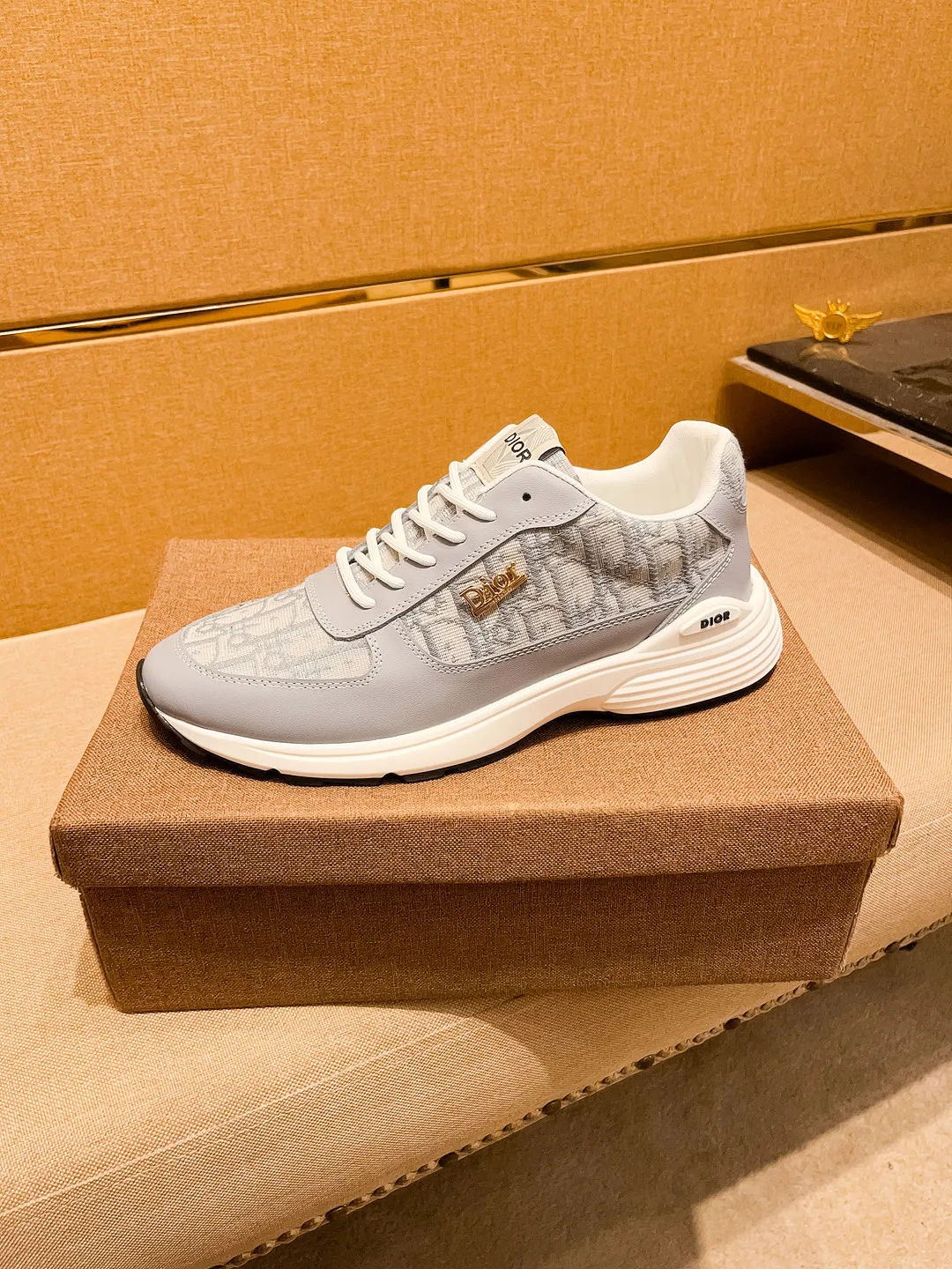 Men's shoes 💰 440💰🔥[Dior] Men's high-end brand of shoes official website 1:1 latest masterpiece: the upper is made of first-layer cowhide imported from Italy, with a comfortable and breathable lining➕original non-slip and wear-resistant outsole🔥, making walking more convenient and comfortable! An exclusive new model, a stunning work, a beautiful 1:1 replica [color] compared to the official quality! Create a fashionable personality to set off your uniqueness! A must-have for trendy men! Classic 🔥Size: 38-44 Color: 🔥Multiple colors available